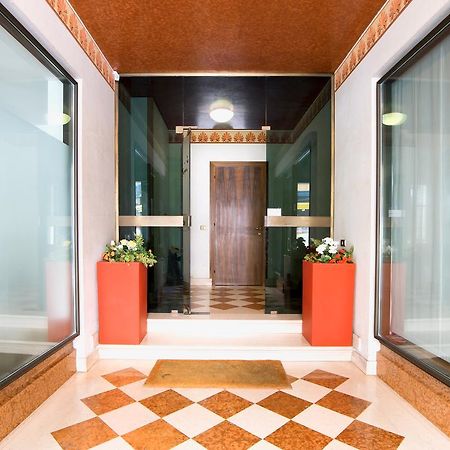 Holiday Treviso Suite Venezia Buitenkant foto